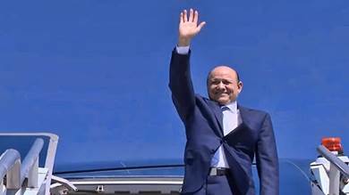 ​رئيس مجلس القيادة الرئاسي يغادر إلى الجزائر للمشاركة بالقمة العربية